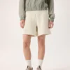 Pantalón corto de forros polares Emblem de 6" para mujer