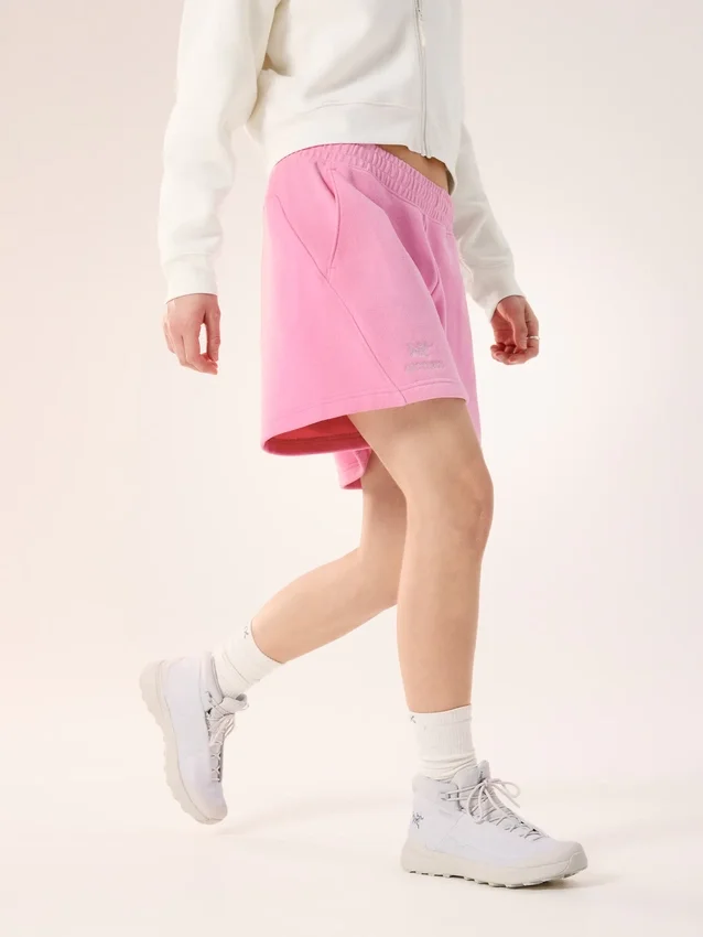 Pantalón corto de forros polares Emblem de 6" para mujer